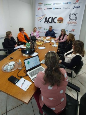 CAFÉ COM O NUCLEO DE MULHERES EMPREENDEDORAS E PALESTRANTE DA FEDERASUL LIAMARA ANDRADE STUERMER