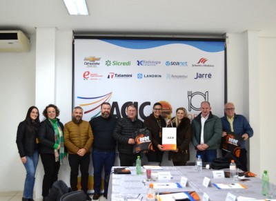 Ideias na Mesa ACIC recebe a equipe da 96.3 FM – A Nossa Rádio para apresentação de case de sucess