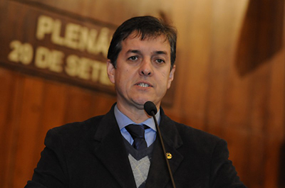 EDSON BRUM DEFENDE UM PACTO CIVIL PARA SUPERAR A CRISE DO ESTADO