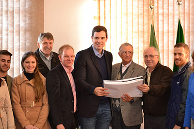 REUNIÃO NO GABINETE DO PREFEITO TRATA DE CELERIDADE NA QUESTÃO DOS NOVOS TREVOS DA BR 285 EM CARAZINHO