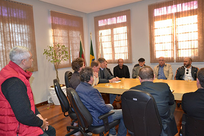 REUNIÃO NO GABINETE DO PREFEITO DECIDE COBRAR DO ESTADO, RESPOSTA RÁPIDA À CRIMINALIDADE EM CARAZINHO