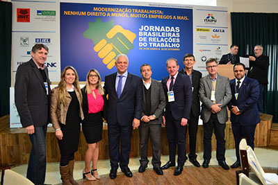 O presidente da ACIC, Jocélio Cunha, participa do debate na Jornada Brasileira de Relações do Trabalho realizada em Carazinho. 